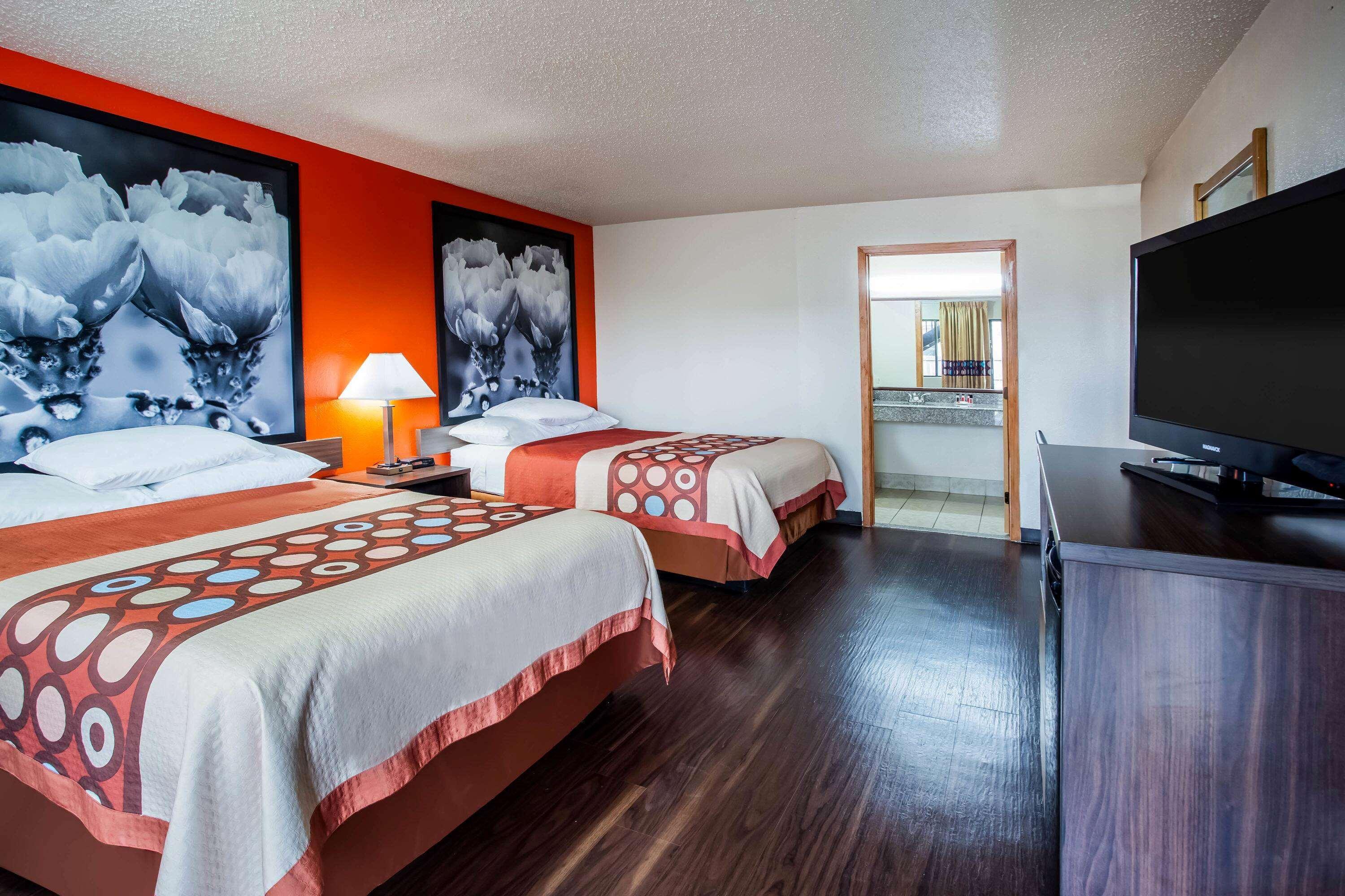 Super 8 By Wyndham Giddings Hotel Exterior foto