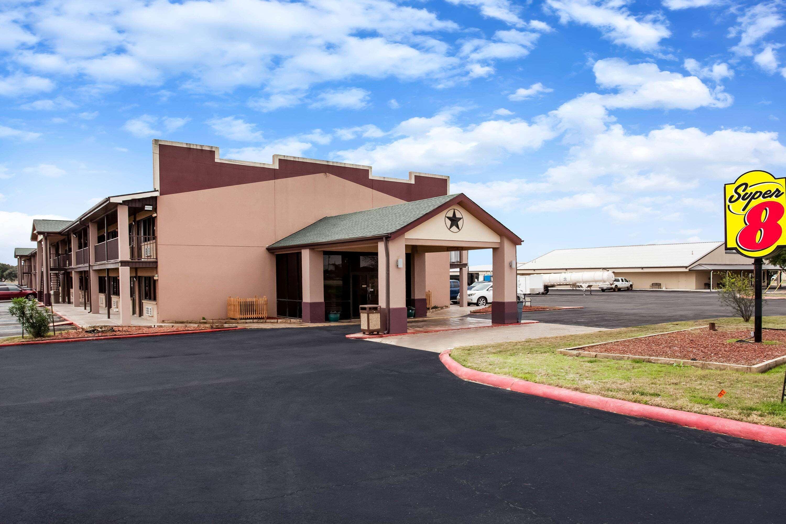 Super 8 By Wyndham Giddings Hotel Exterior foto
