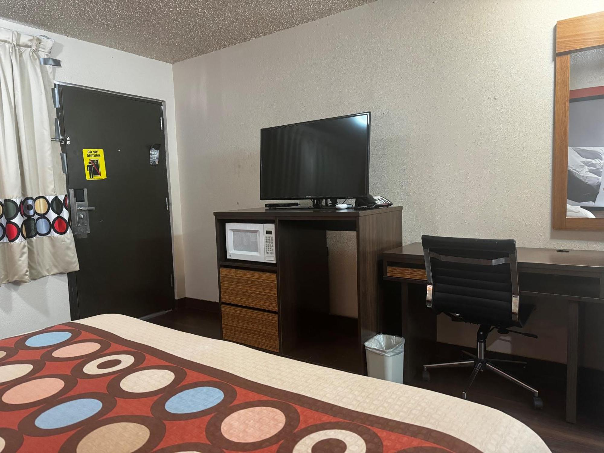 Super 8 By Wyndham Giddings Hotel Exterior foto